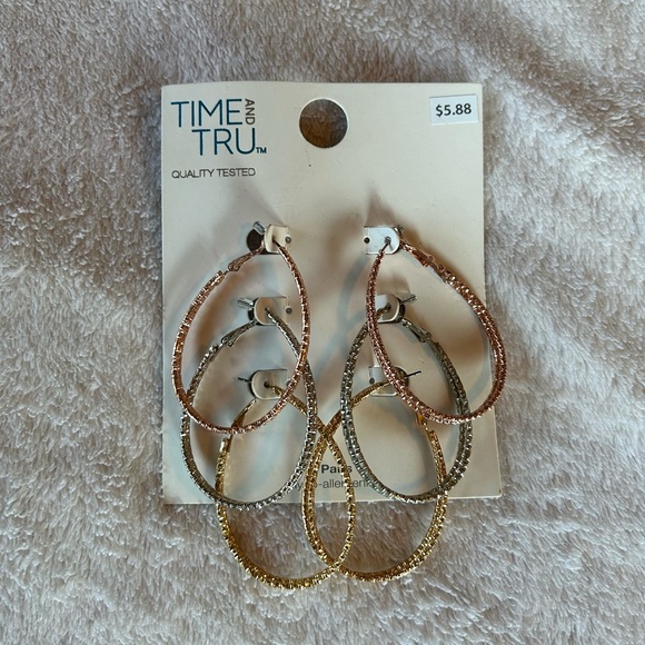 Premier Design Reversible Cuff Bracelet & Hoop Earrings - Picture 4 of 6